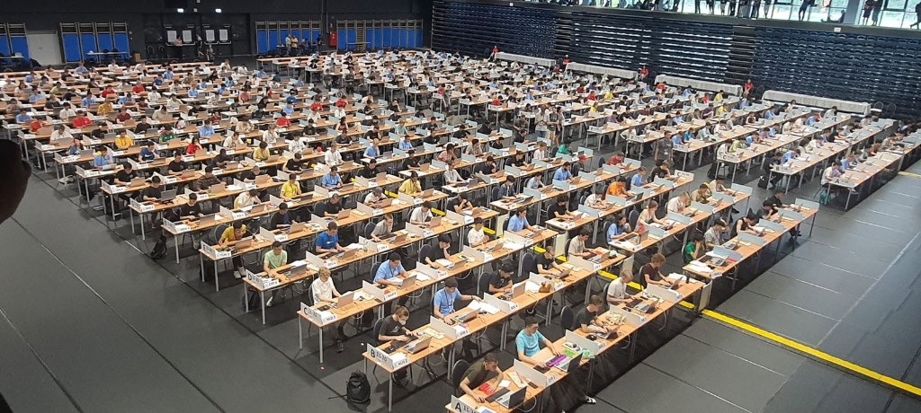 Large-scale national programming competition with hundreds of participants